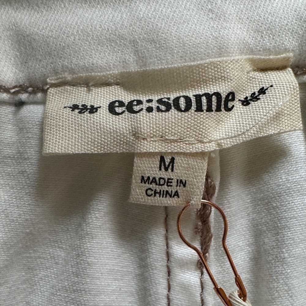 Eesome Women Medium White Cargo Raw Hem Cut Off Stretch Shorts NWT - Picture 7 of 7
